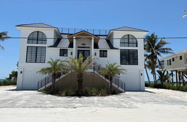 `Dreamy Beachfront Getaway !`
