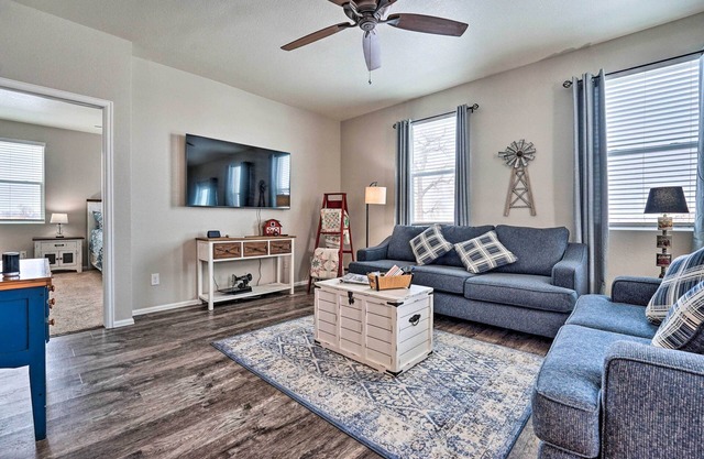 Dreamy Windsor Home with Grill ~ 3 Miles to Lake!