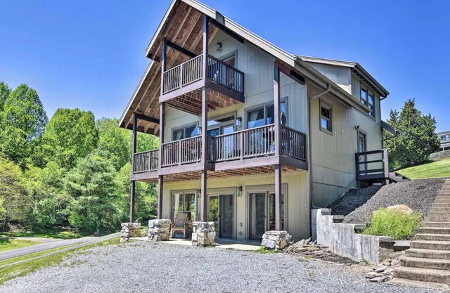 Driftwood Lodge-Timber Frame Lake View Cabin