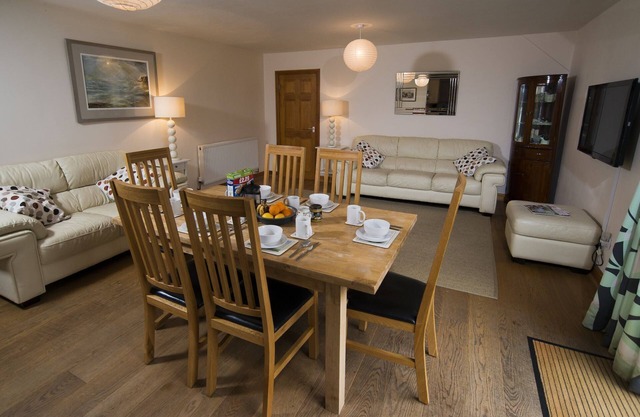 Drws Nesa - sleeps 6 guests in 3 bedrooms