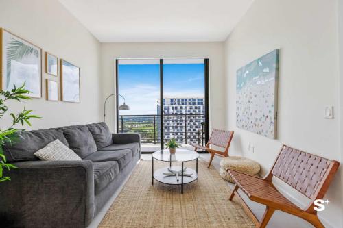 DTW Doral 2BD Condo Skyline Views & Free Parking