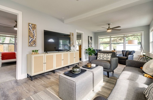 Dtwn Winter Garden Home: 12 Mi to Disney!