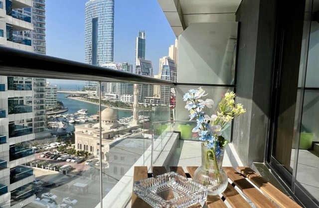 Dubai Marina 1BR | Near Metro | Balcony & Pool