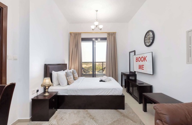 Dubai Sports City sleeps 2 in a Great Location!