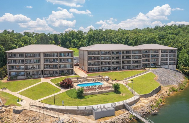 Duncan Bridge Condominium 112