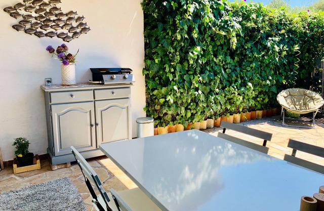 Duplex 300m from the sea, terrace and swimming pool, happiness on foot! 0 stress :)