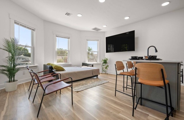 Duplex 4BR Sleeps 10/Parking+Laundry Near NYC