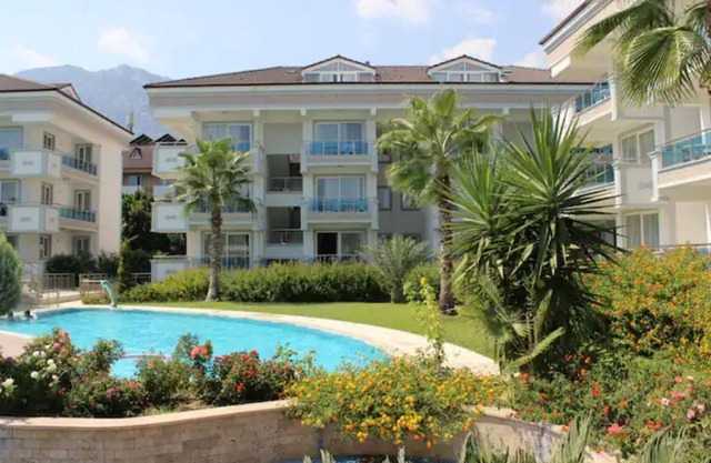 Duplex apartment with pool and mountain view sleeps 4