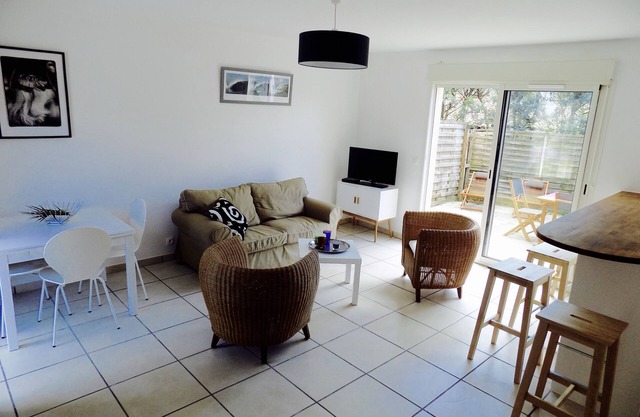 DUPLEX NEAR BEACH WITH PRIVATE PARKING + TERRACE and TWO BEDROOMS