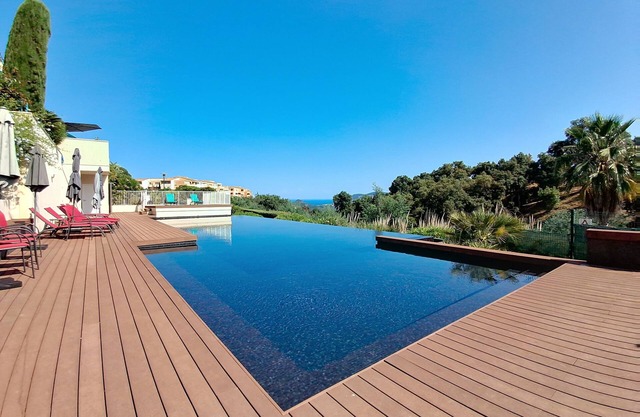Duplex with terrace & unobstructed view - Private estate in Mandelieu