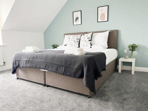 Duxford House by Blue Skies Stays
