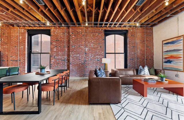 DWTN Riverfront Loft W/D Gated Parking