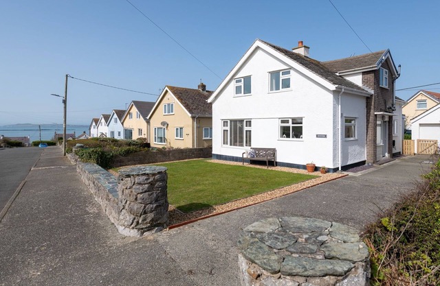 Dysynni : Modern Family Home in Rhosneigr | Managed by Anglesey Holiday Lettings