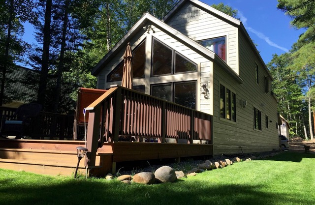Eagle Lake Level Sandy Beach! 1G int. Come 4 fall colors! Labor Day week open
