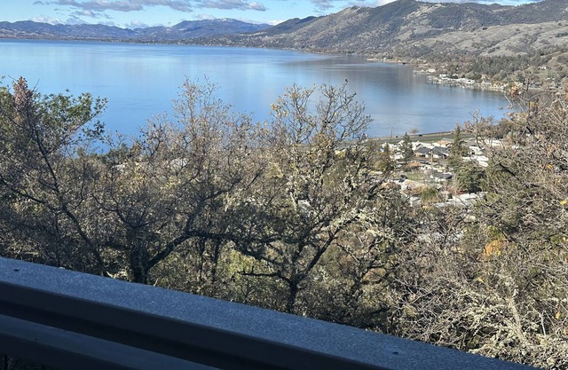 Eagle Nest Retreat - Panoramic Lake and Mountain View