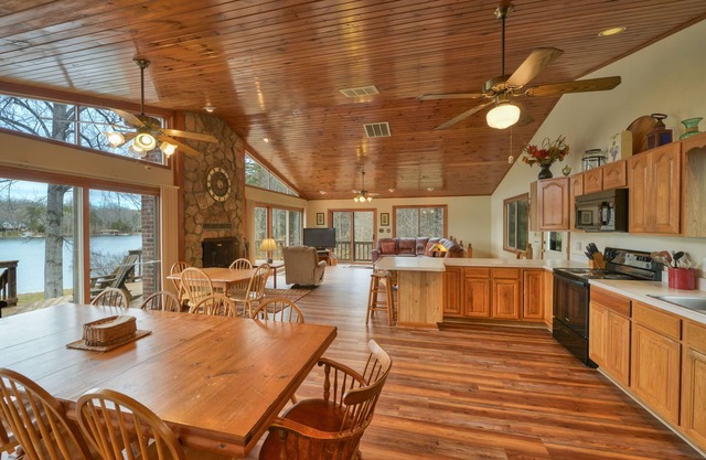 Eagles Landing- Large Waterfront Home, Private Side, Private Boat Ramp, Firepit