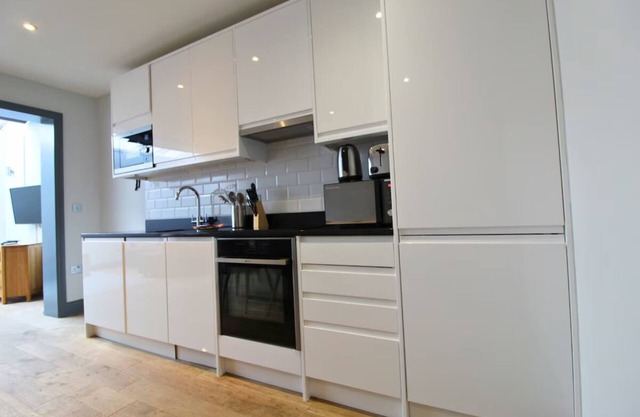 Ealing Broadway 1 Bedroom | Short Walk from the Historic Walpole Park