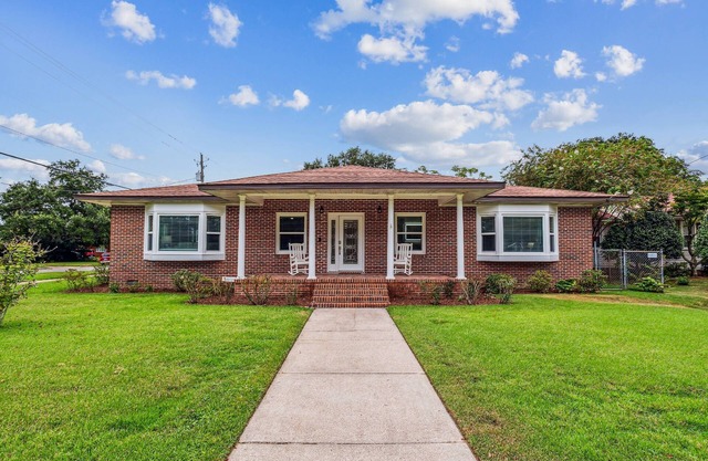 East Hill Charming Family Home- Huge Lot-Fully Updated-Brand New Gourmet Kitchen