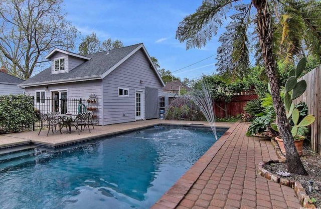 East Sac Escape | Relaxing Saltwater Pool & Guest Casita