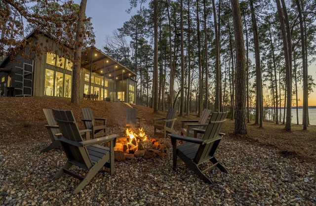 East Texas Lake House | Private 10-Acre Waterfront