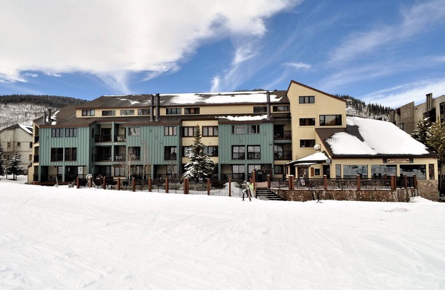 East Village Walk To Super Bee Lift Restaurants and Shops Hot Tub Access