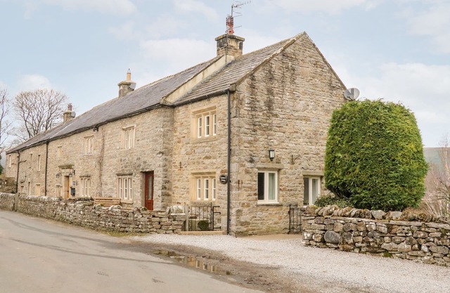 EASTBURN COTTAGE, family friendly, with open fire in Newbiggin