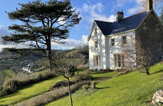 Eastcotte - Six Bedroom House, Sleeps 12