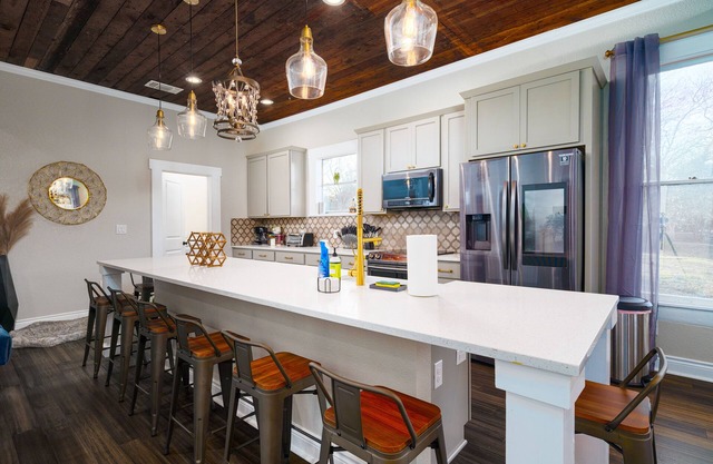 Eastside Elegance | Close to DT l Pet Friendly