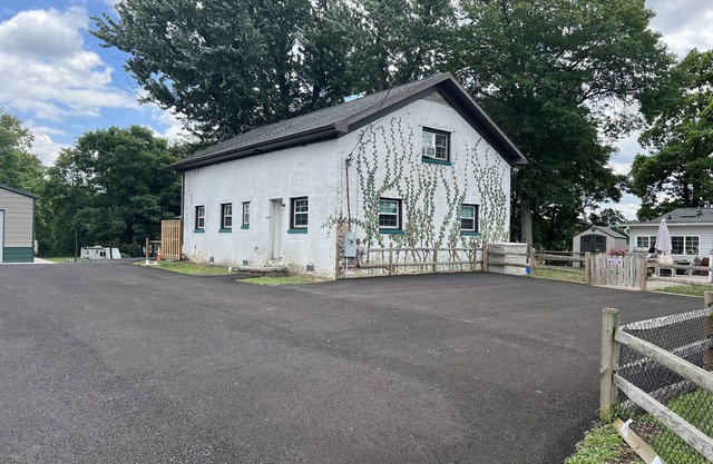 Easy access, roomy, close to so much but in a private country setting.