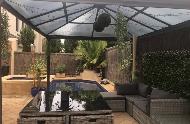 Easy stay Beachside Hove Executive spacious duplex home . Outside heated spa