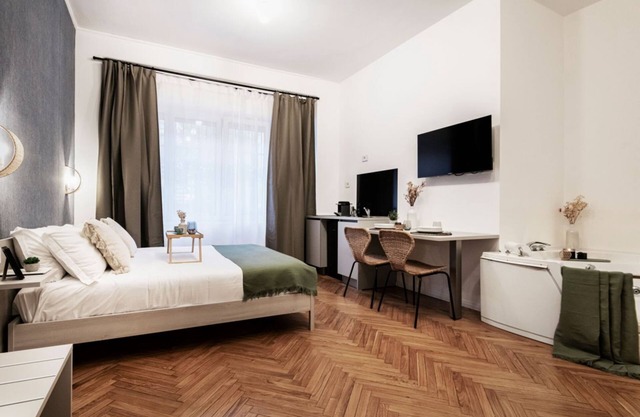 Easylife - Elegant Studio with Jacuzzi in Central