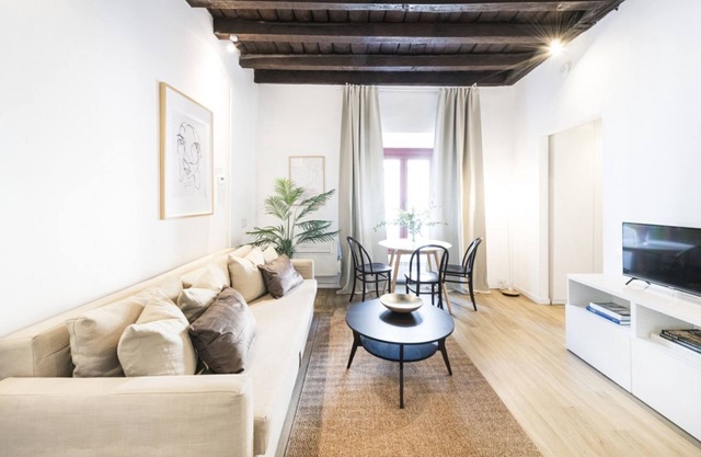 Easylife - Soak up the Crisp, Minimal Vibe at a Light-Filled City Oasis