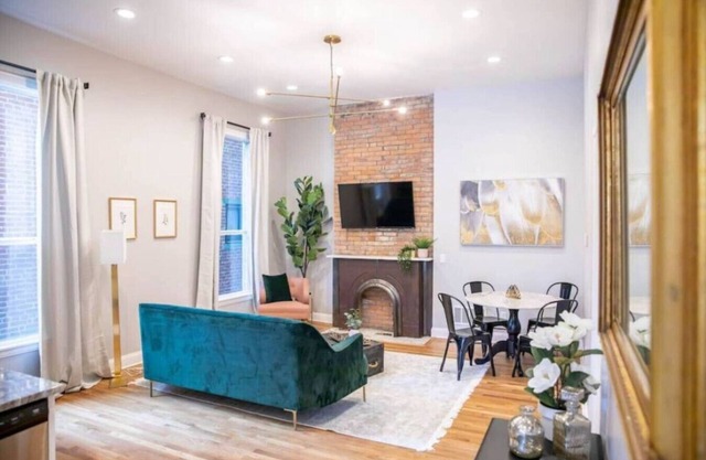 Eat, Shop, Stroll | Walkable | Modern Comfort