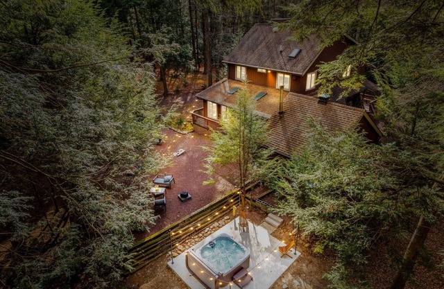 Echoing Pines I Bonus Bar Room + Near Lake + Surrounded by Pine Trees