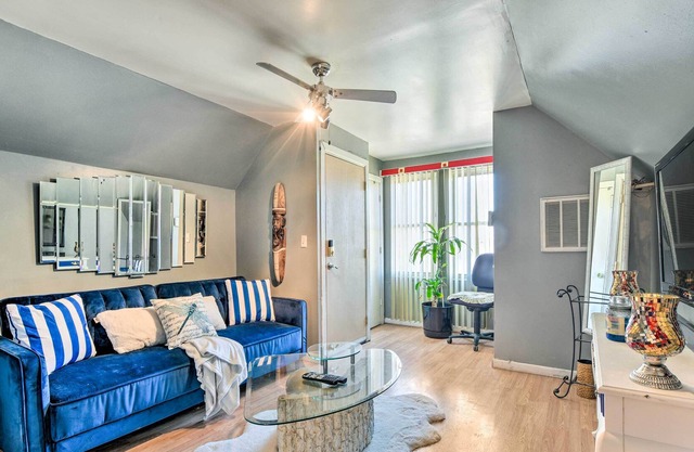 Eclectic Chicago Apartment w/ Spacious Deck!