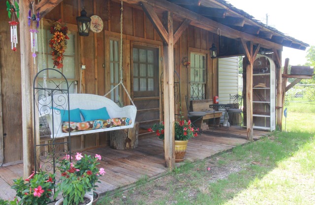 Eclectic Country Studio Guest House Quick Escape
