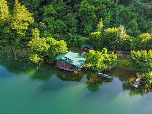 ECO cabin Plivsko jezero Jajce
