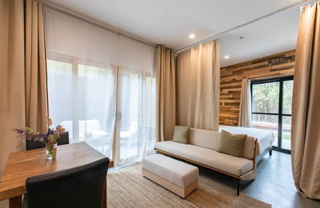 Eco-Conscious Studio with Private Bathroom, Full Kitchen & Patio