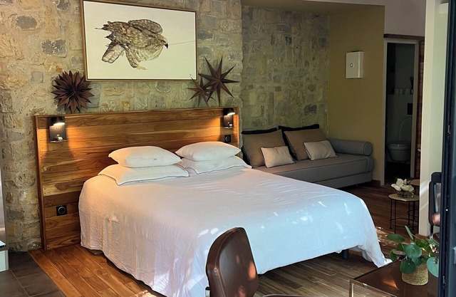 ECOLODGE & private SPA, park pool! In the heart of nature 7 kms south of Nîmes
