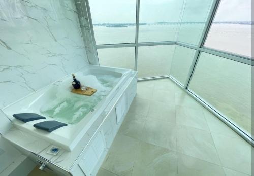 Ecuabook Riverfront Jacuzzi 11 Wyndham You home