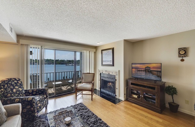 Edgewater Inn Condo with Waterfront Views | Pool, Hot Tub, Sauna | Sleeps 4