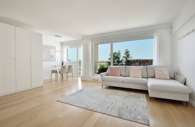 Eiffel Tower Terrace Apartment