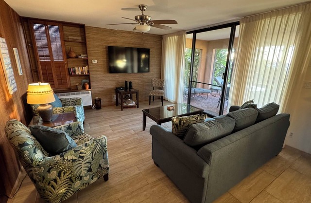 Ekahi 29C, Ocean View, Steps away from the pool