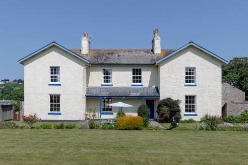 Elberry Farm - unique seaside farmhouse
