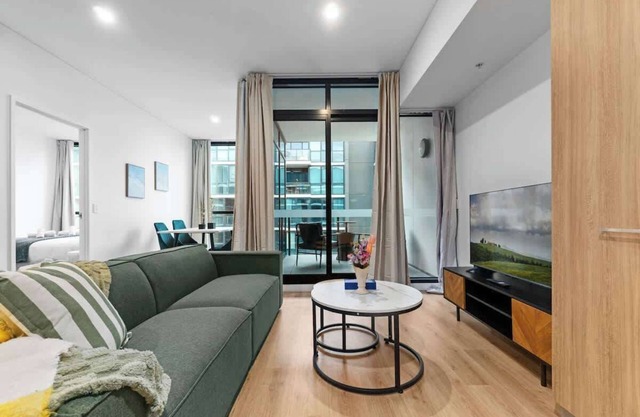 Elegant 1BR CBD 18th WiFl Walkable Parking