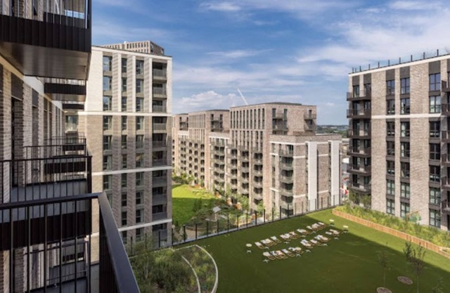 Elegant 1BR Condo Wembley Robinson with Balcony