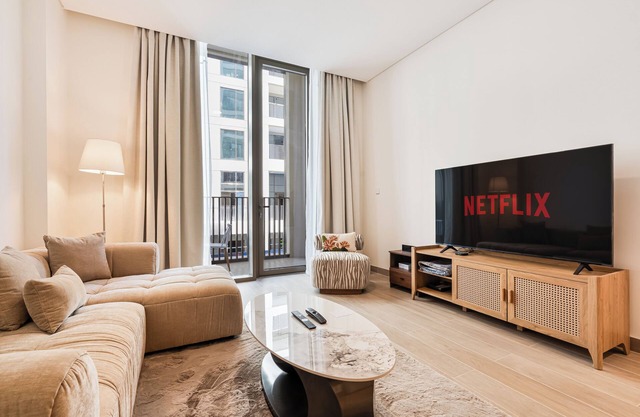 Elegant 1BR W/Pool, Gym Access & Kid's Play Area