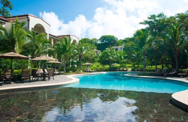 Elegant 2-BD Condo with Pool