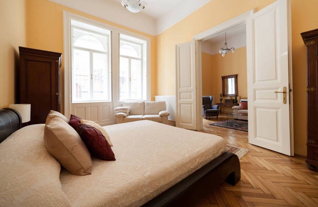 Elegant 2 Bedroom Steps From Andrássy