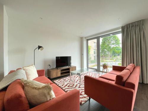 Elegant 2BR Apartment at Dukes Place With Free Parking